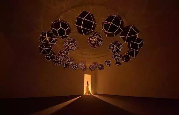 国外创意婚纱摄影作品,激发摄影师灵感的创意婚纱照