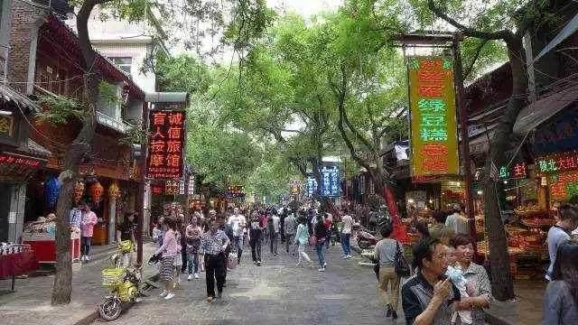 专坑游客10条街,专坑外地人的小吃街