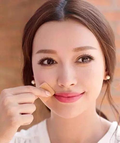 为什么自己妆看起来脏脏的,为什么开始化的妆脏脏的