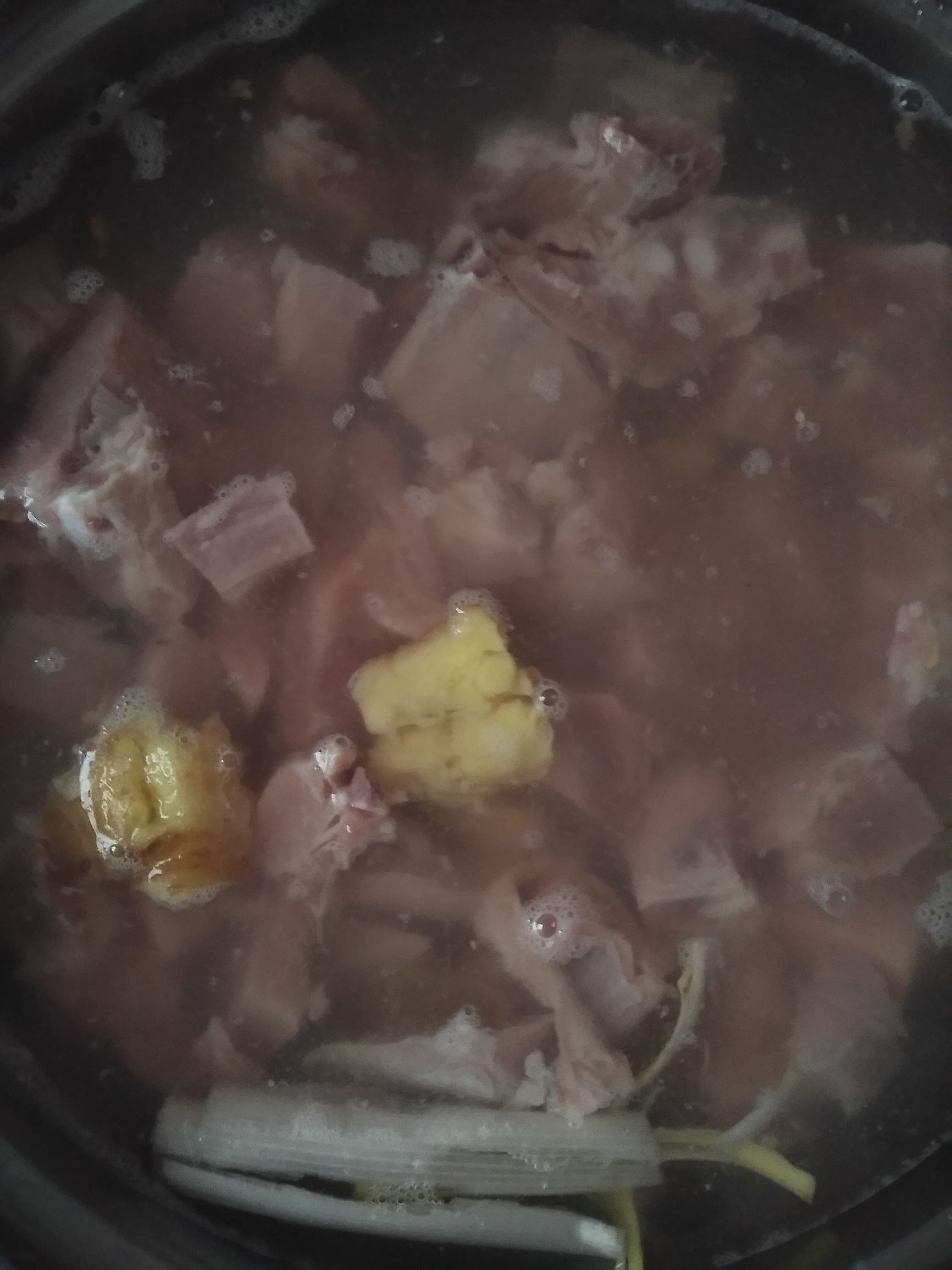 腊排骨火锅正宗做法,排骨火锅的家常做法