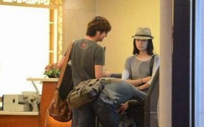 金粉世家经典八姐片段,金粉世家大哥和八妹的画面