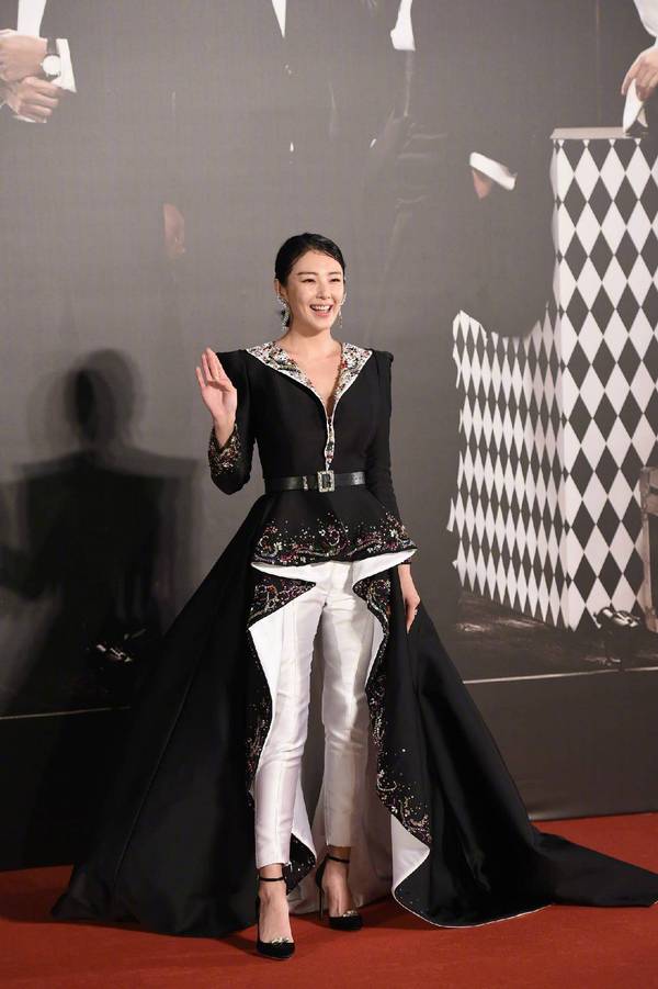 赵薇周迅章子怡红毯,赵薇章子怡百花奖同台不互动