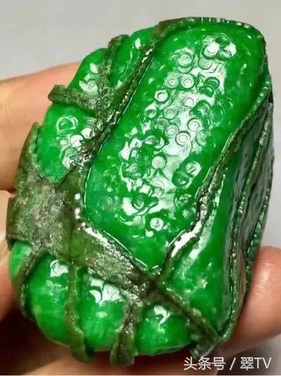 翡翠开窗赌石有假吗,翡翠赌石开窗图片大全