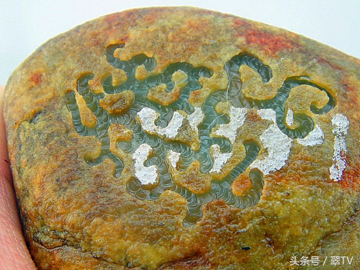 翡翠开窗赌石有假吗,翡翠赌石开窗图片大全