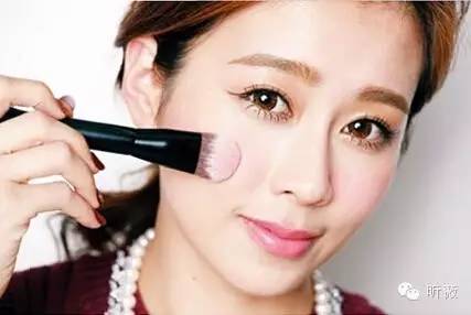 回家过年要减负，带只眼影君就够啦