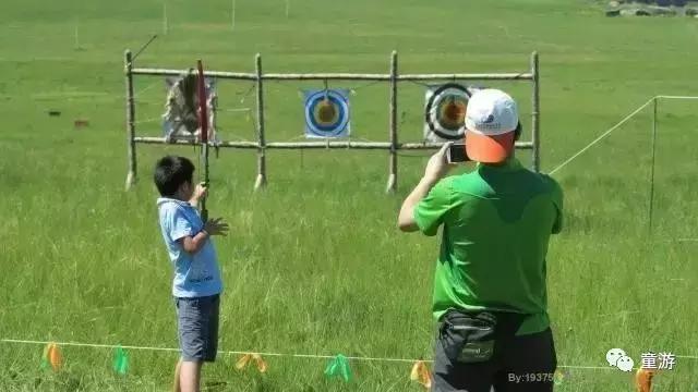 在草原骑马狂奔,在大草原策马驰骋