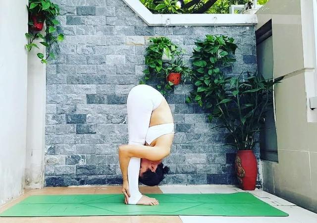 瑜伽穿啥瑜伽服好呢图片,瑜伽穿啥瑜伽服好看图片