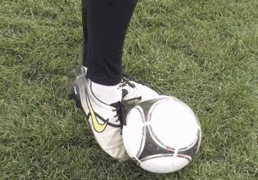 fifa22外脚背射门,外脚背弧线球射门教学