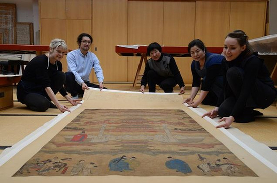 她，在大英博物馆修*物文**