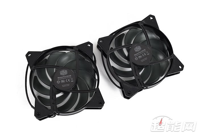 酷冷至尊MasterLiquidLite240散热器评测:初玩水冷之选