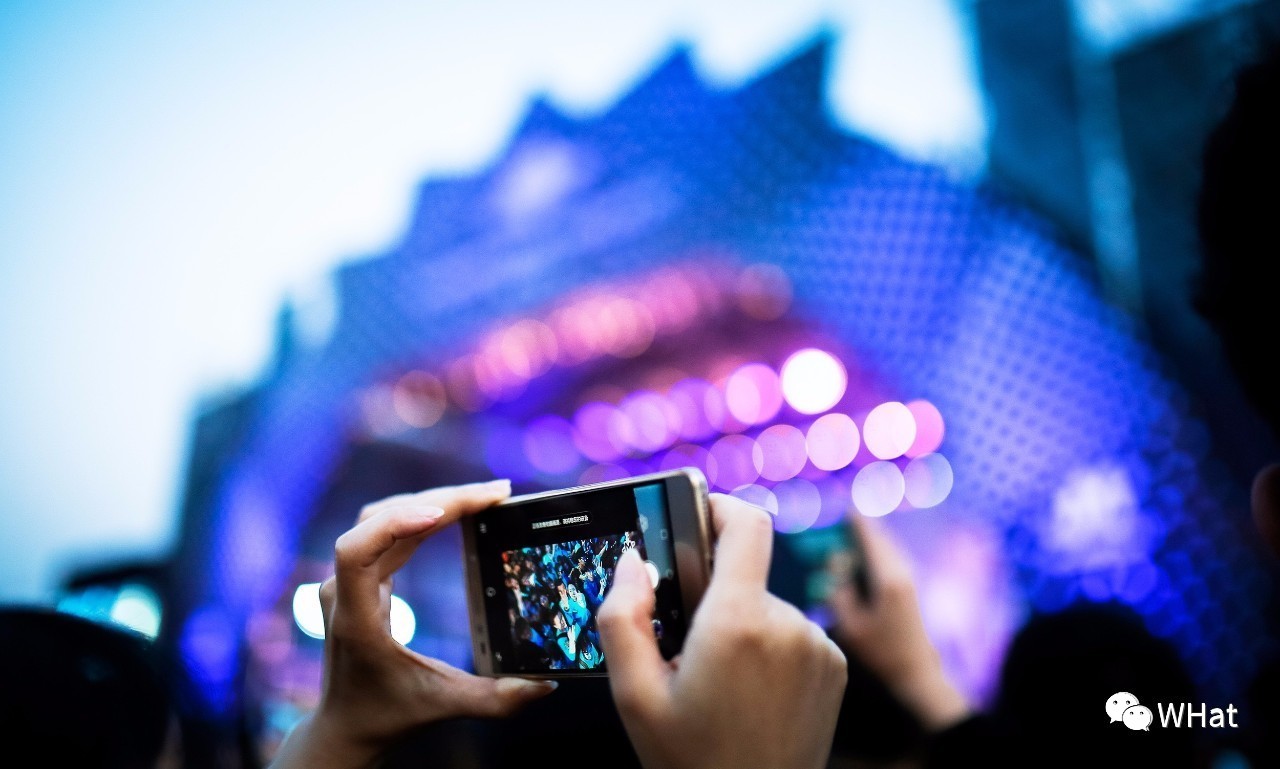 舔一口芝士草莓,舔一口草莓味奶油