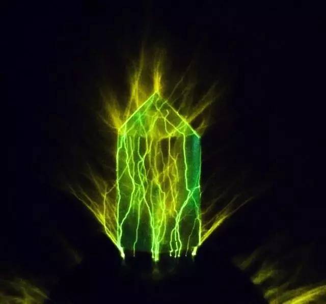 神秘光波的另类治疗法｜克里安摄影术