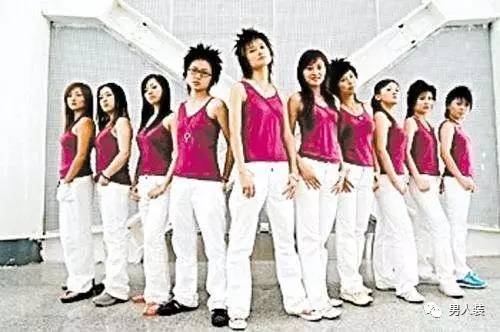 在“美眉/斑竹”横着走的年代，诞生了一部《网聊妹子圣经》