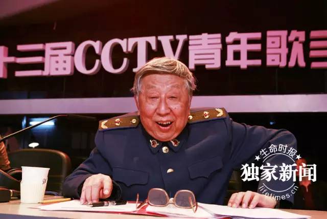 阎老走了,也许你熟悉舞台上的他,却未必了解生活中另一个他