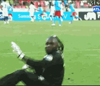 足球搞笑gif,足球十大搞笑进球动图最新