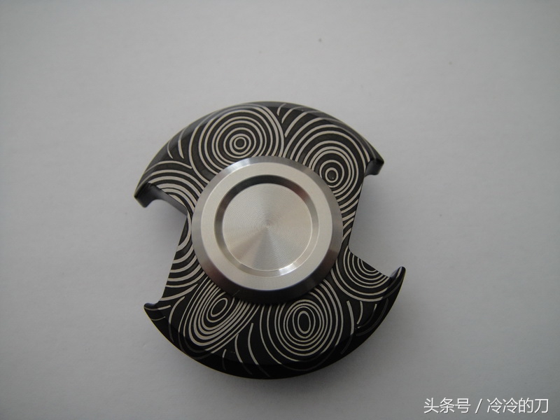 指尖陀螺不但能转，还能当啤酒开，还能当张清的升级版打人石