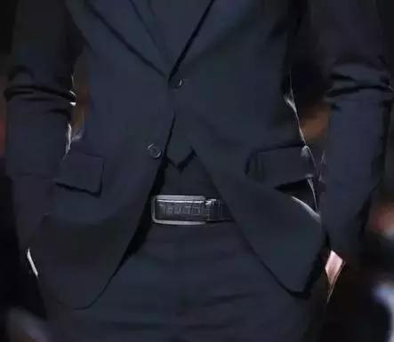 男人的第二张脸是手表,男人的面子是第二张脸