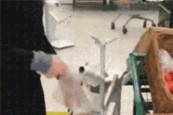 对于怀春少女，这就相当于她们的AV