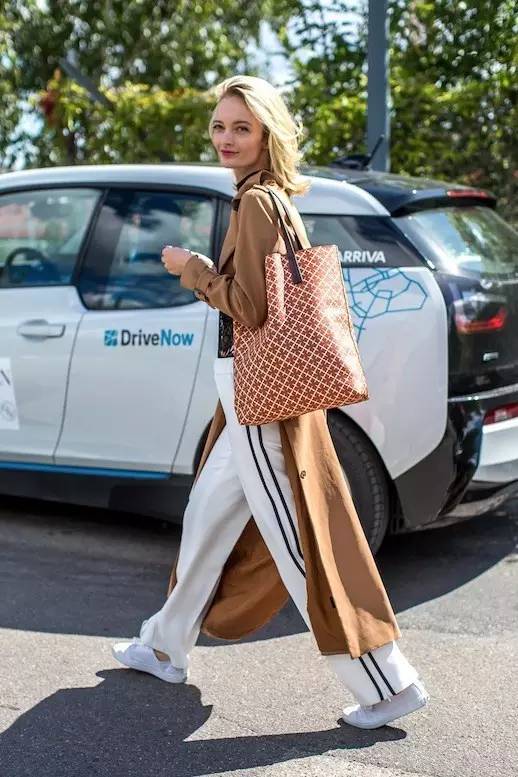 好看的卷裤脚裤子,别再穿阔腿裤了2019年流行这4条