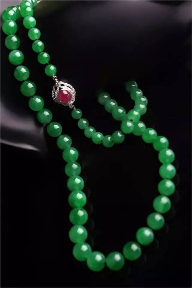 翡翠项链串珠辨真假,翡翠圆珠形项链怎么介绍