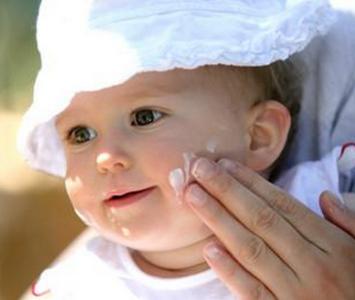 孩子晒伤一年皮肤如何恢复,小孩子晒一下太阳好吗