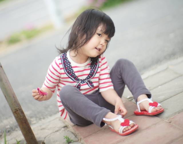 什么牌子的儿童凉鞋比较好穿耐穿,儿童凉鞋品牌哪种比较好穿