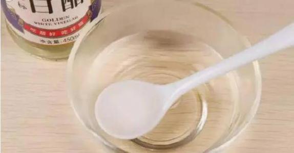 衣服被染色了怎么办没有小苏打,衣服被染色了怎么办才能洗掉