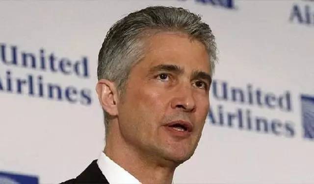 让美联航CEO辞职是最糟糕的决定？
