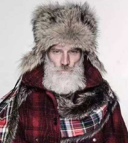 别跟老人比时髦，别不信，你老了可未必有他们会玩