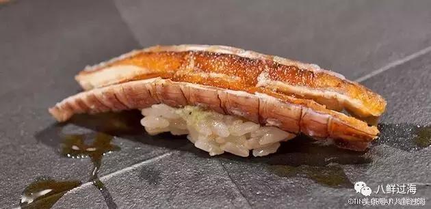 比手臂还粗的皮皮虾你吃过了吗,比手臂还大的皮皮虾吃起来超过瘾