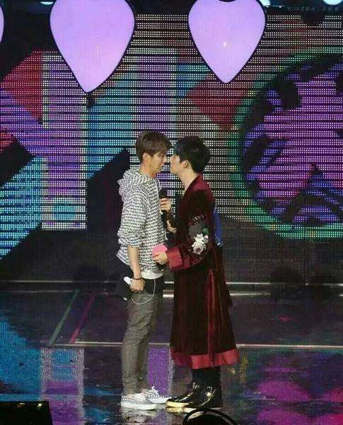 鹿晗钢铁直男的样子,别再说鹿晗是帅哥了