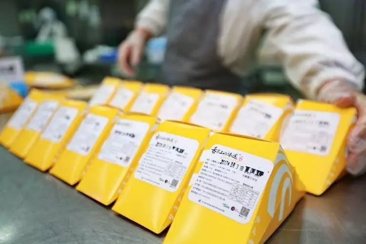 飞机餐为什么比高铁好吃,航空餐哪个最好吃