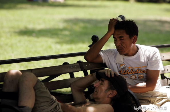 天一热就偏头痛是怎么回事,天热偏头痛是怎么回事