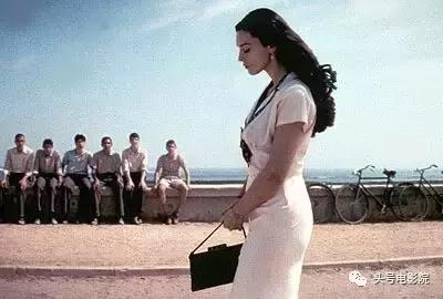 敢让这位国宝级女神上山下水也只有这位张艺谋的老朋友了