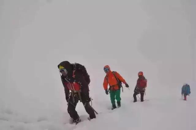 年轻人就该有一腔热血,年轻人就要做点正能量的事情