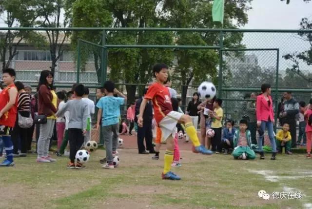 小孩学踢足球视频,小朋友学踢足球视频
