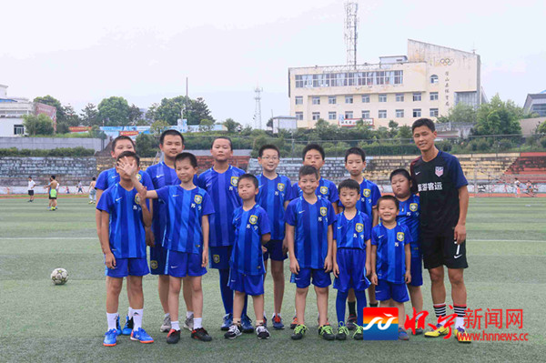 中国足球梦小孩,贵州大山农村孩子的足球梦