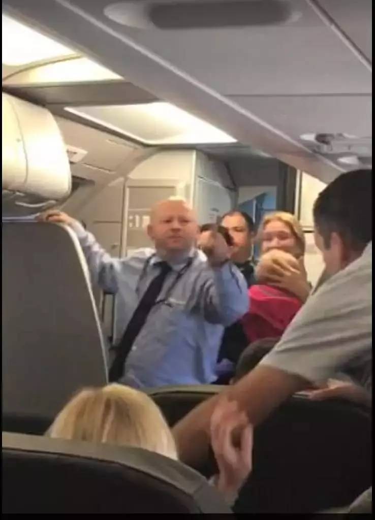 美国航空又出恶性事件!空乘抢夺婴儿车撞伤母亲,还约架乘客