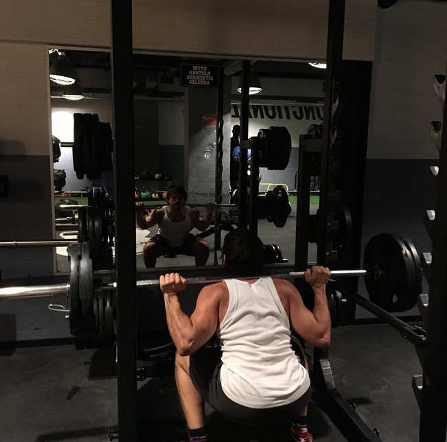 专家讲标准深蹲,居家不做深蹲练大腿肌肉正确动作