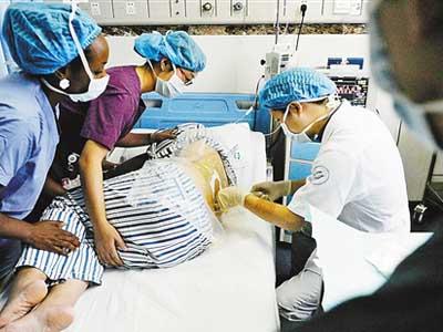 剖腹产麻药针,剖腹产脊椎打麻药的地方有个疙瘩