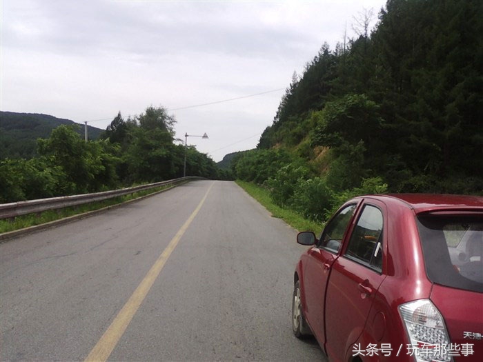 50后老夫妻自改房车,60岁夫妻自改床车自驾游