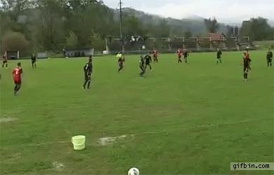 足球gif爆笑动图,足球十大搞笑进球动图最新