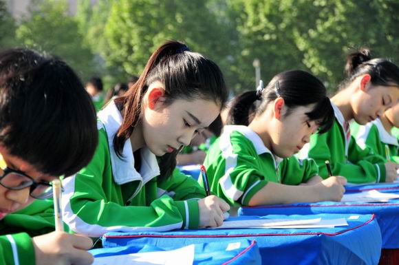 中国华侨公益基金会捐款,中国爱心捐赠助力学校