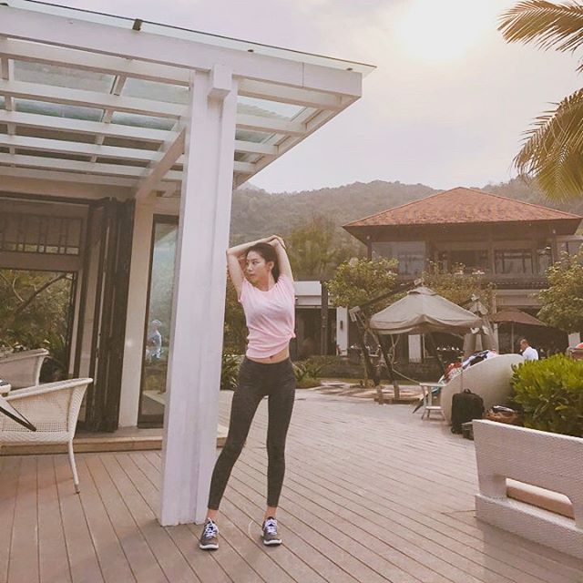 裴勇俊妻子朴秀珍身材,裴勇俊与妻子图片