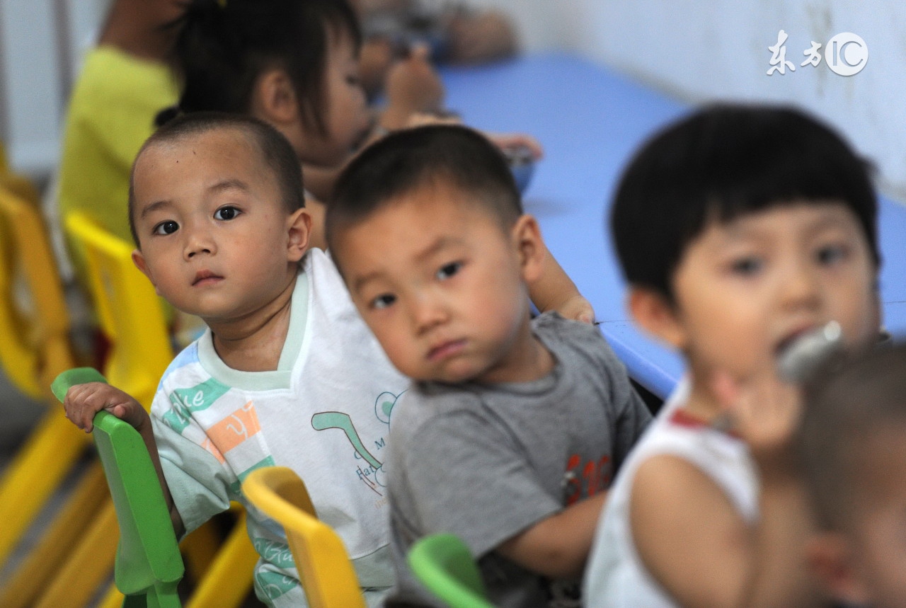 小孩在幼儿园被同学打脸了,孩子在幼儿园被别人打脸