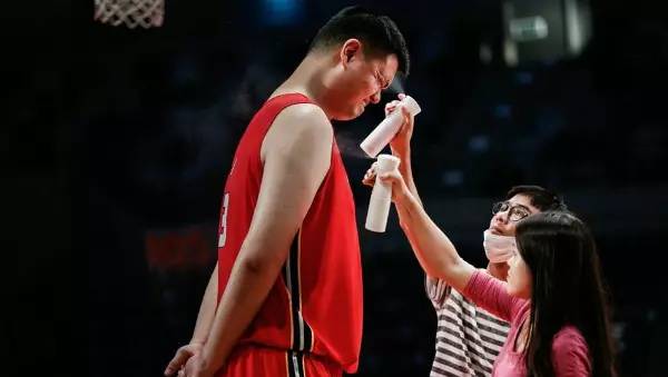 补水喷雾的正确使用手法,补水喷雾的正确使用方法女生必看