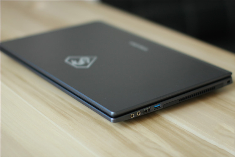 炫龙毁灭者dc9100f,四千多能买到好的笔记本吗