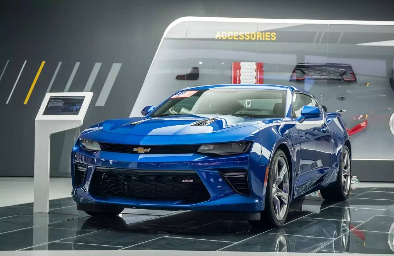 在华拾阶而上的雪佛兰