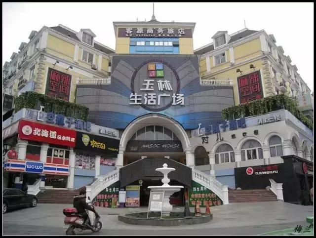 陪你在成都的街头走一走,和我到成都的街头走一走的歌名