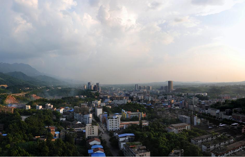 华蓥双枪老太婆雕像搬哪里,四川广安华蓥双枪老太婆图片